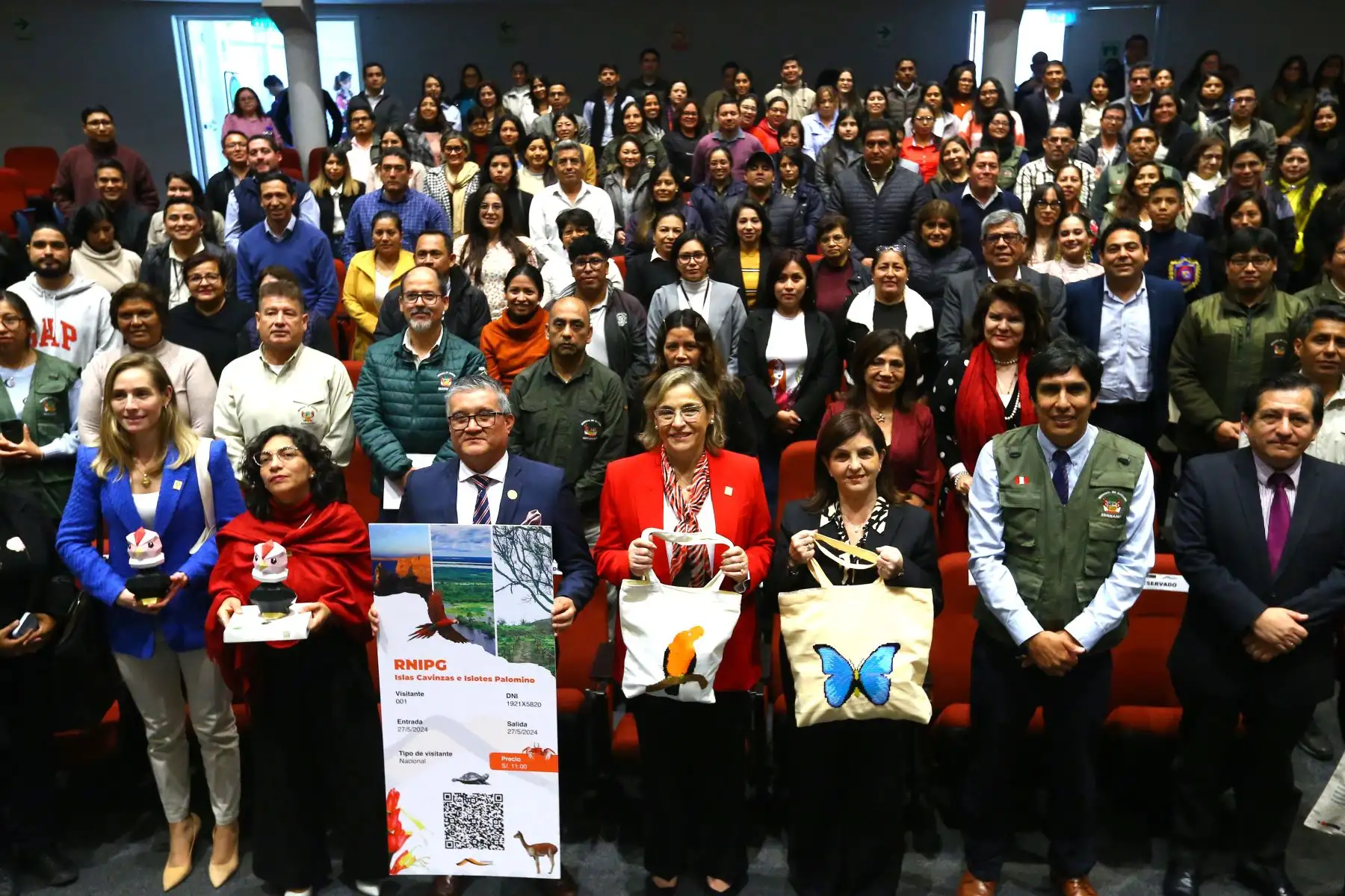 El Ministerio del Ambiente  y el Servicio Nacional de Áreas Naturales Protegidas por el Estado , realizan el lanzamiento de la plataforma de venta de tickets electrónicos para ingreso a las Áreas Naturales Protegidas, que beneficiará a 1´500 000 (un millón quinientos mil) visitantes al año aproximadamente.
Foto: ANDINA/Eddy Ramos
