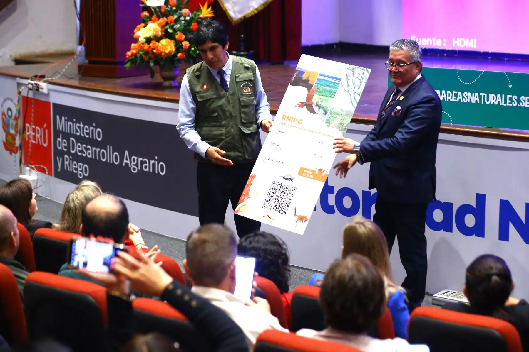 El Ministerio del Ambiente  y el Servicio Nacional de Áreas Naturales Protegidas por el Estado , realizan el lanzamiento de la plataforma de venta de tickets electrónicos para ingreso a las Áreas Naturales Protegidas, que beneficiará a 1´500 000 (un millón quinientos mil) visitantes al año aproximadamente.
Foto: ANDINA/Eddy Ramos
