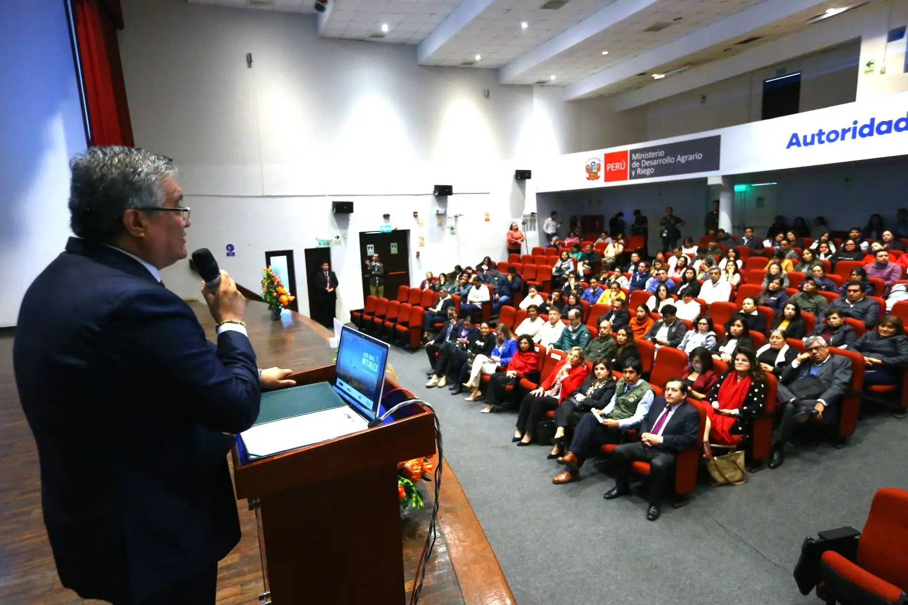 El Ministerio del Ambiente  y el Servicio Nacional de Áreas Naturales Protegidas por el Estado , realizan el lanzamiento de la plataforma de venta de tickets electrónicos para ingreso a las Áreas Naturales Protegidas, que beneficiará a 1´500 000 (un millón quinientos mil) visitantes al año aproximadamente.
Foto: ANDINA/Eddy Ramos