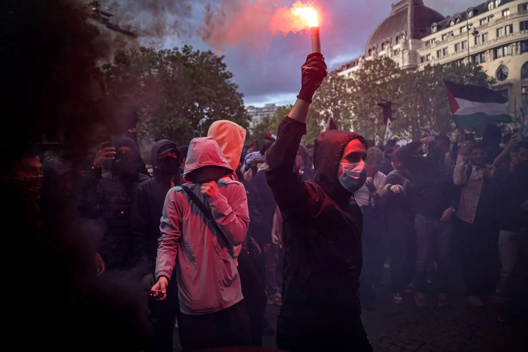 La asociación France Palestine Solidarité, que convocó la protesta, indicó que "varios miles" de personas se sumaron a la manifestación. La policía registró cerca de 10.000 personas. Foto: EFE