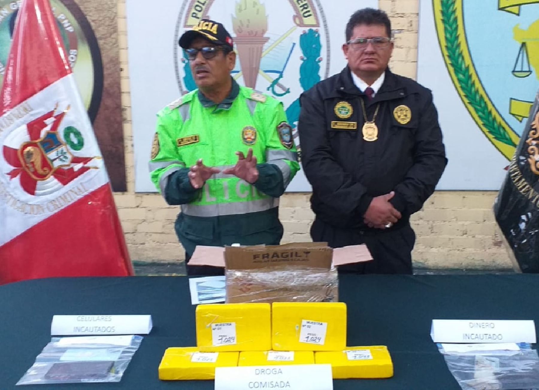 Policía Nacional detuvo en Puno a dos presuntos miembros de banda criminal implicada en tráfico de drogas. A los detenidos se les incautó un cargamento de cocaína. Foto: ANDINA/difusión.