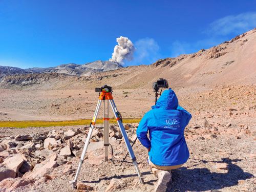 El Instituto Geofísico del Perú (IGP) puso a disposición del público, en especial de los investigadores, datos sobre la actividad volcánica del Ubinas y Sabancaya, los volcanes más activos de Perú.