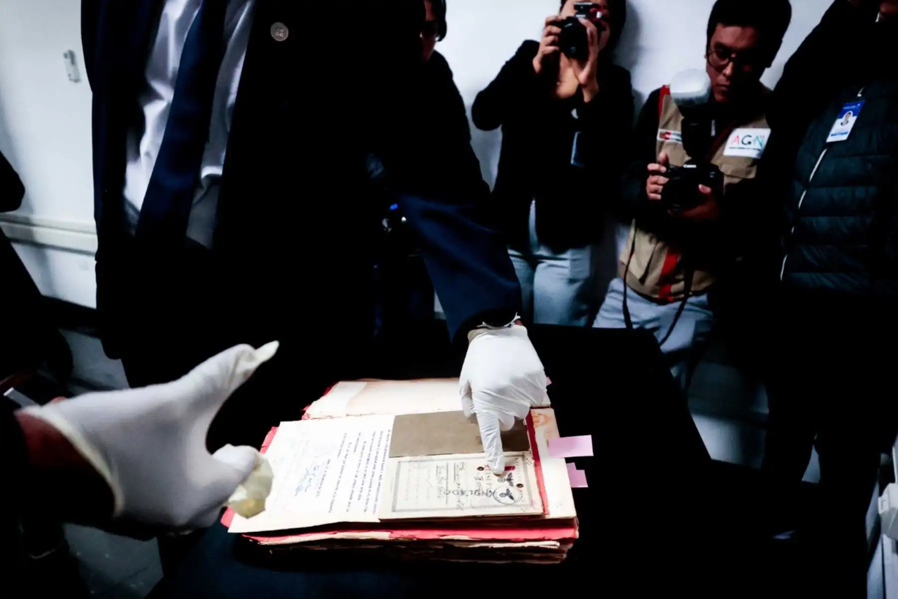 Declaran Patrimonio Cultural de la Nación al primer tomo de expedientes históricos de nacionalización.
Foto: ANDINA/Vidal Tarqui