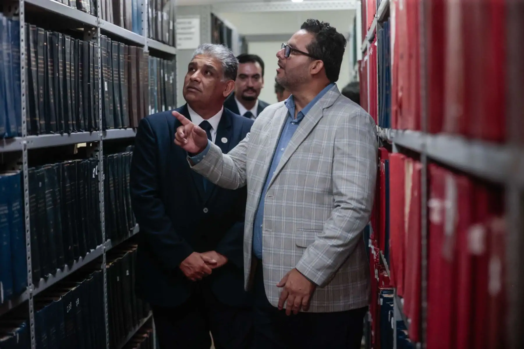Ricardo Moreau Heredia, Jefe Institucional del Archivo General de la Nación y Armando García Chunga superintendente nacional de migraciones.
Foto: ANDINA/Vidal Tarqui