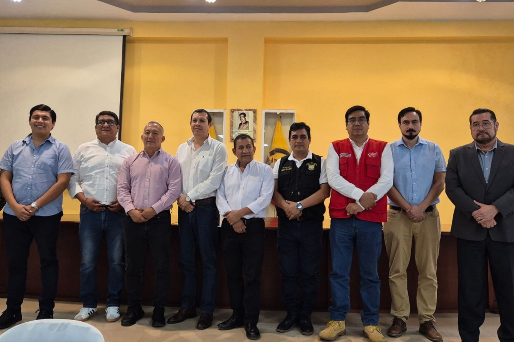 Funcionarios del Ministerio de Vivienda, Construcción y Saneamiento (MVCS) se reunieron con autoridades del Perú y Ecuador para destrabar obra Plaza de la Hermandad, ubicado en zona fronteriza. Foto: Cortesía.