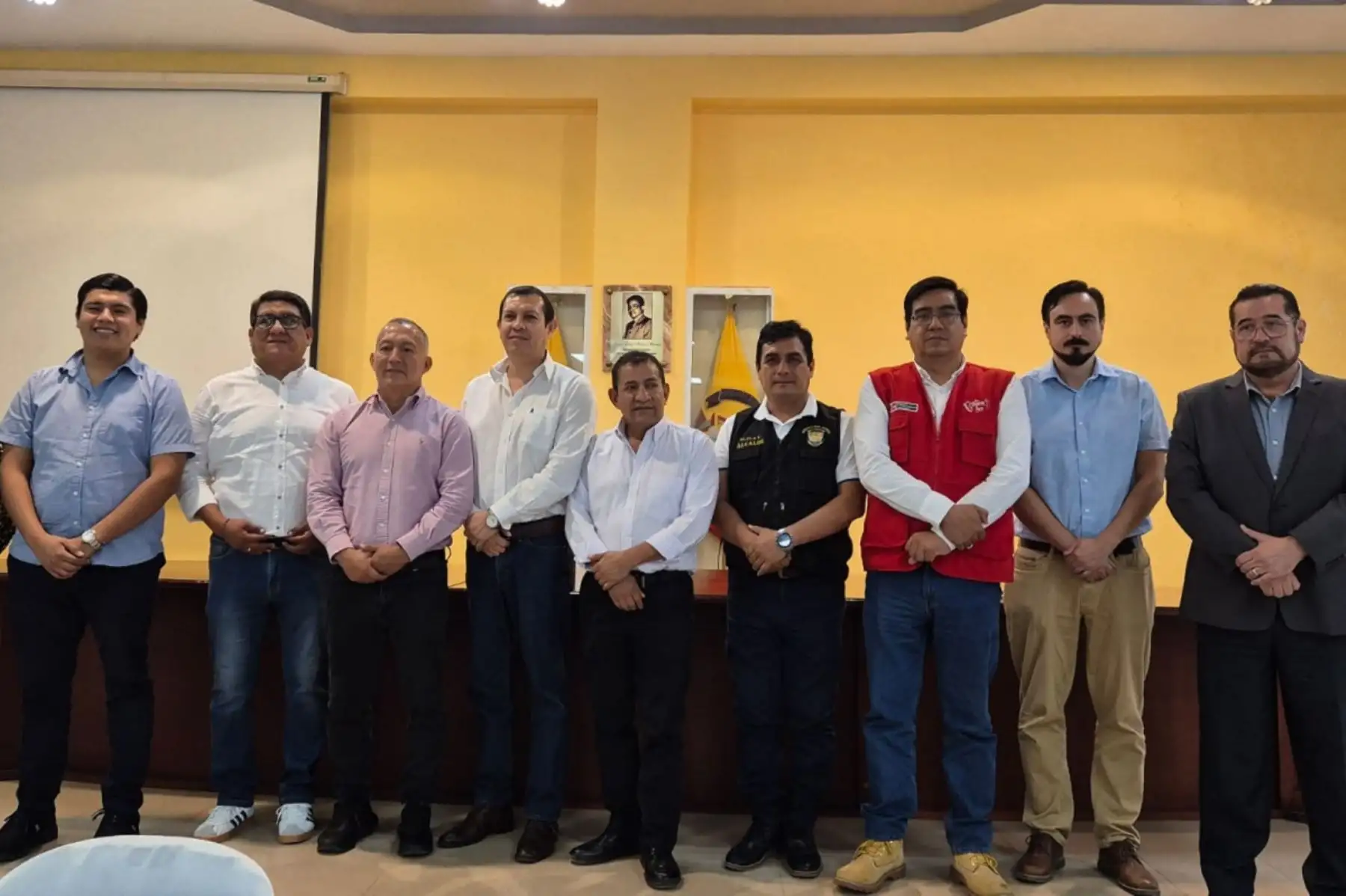 Funcionarios del Ministerio de Vivienda, Construcción y Saneamiento (MVCS) se reunieron con autoridades del Perú y Ecuador para destrabar obra Plaza de la Hermandad, ubicado en zona fronteriza. Foto: Cortesía.