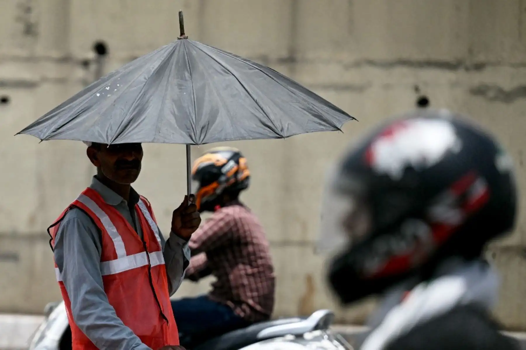 El Departamento Meteorológico de India, que informó de "severas condiciones de ola de calor", registró esta temperatura en el suburbio de Mungeshpur el miércoles por la tarde, superando por más de un grado el récord nacional anterior, registrado en el desierto de Rajastán. Foto: AFP