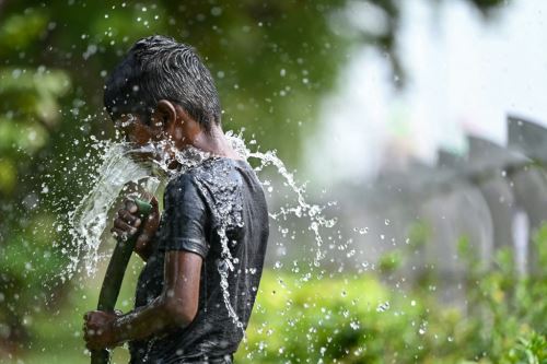 En mayo el mundo cumplió un año de récords de temperatura con registros por encima de su ciclo históric, como sucedió en la India. Foto: AFP