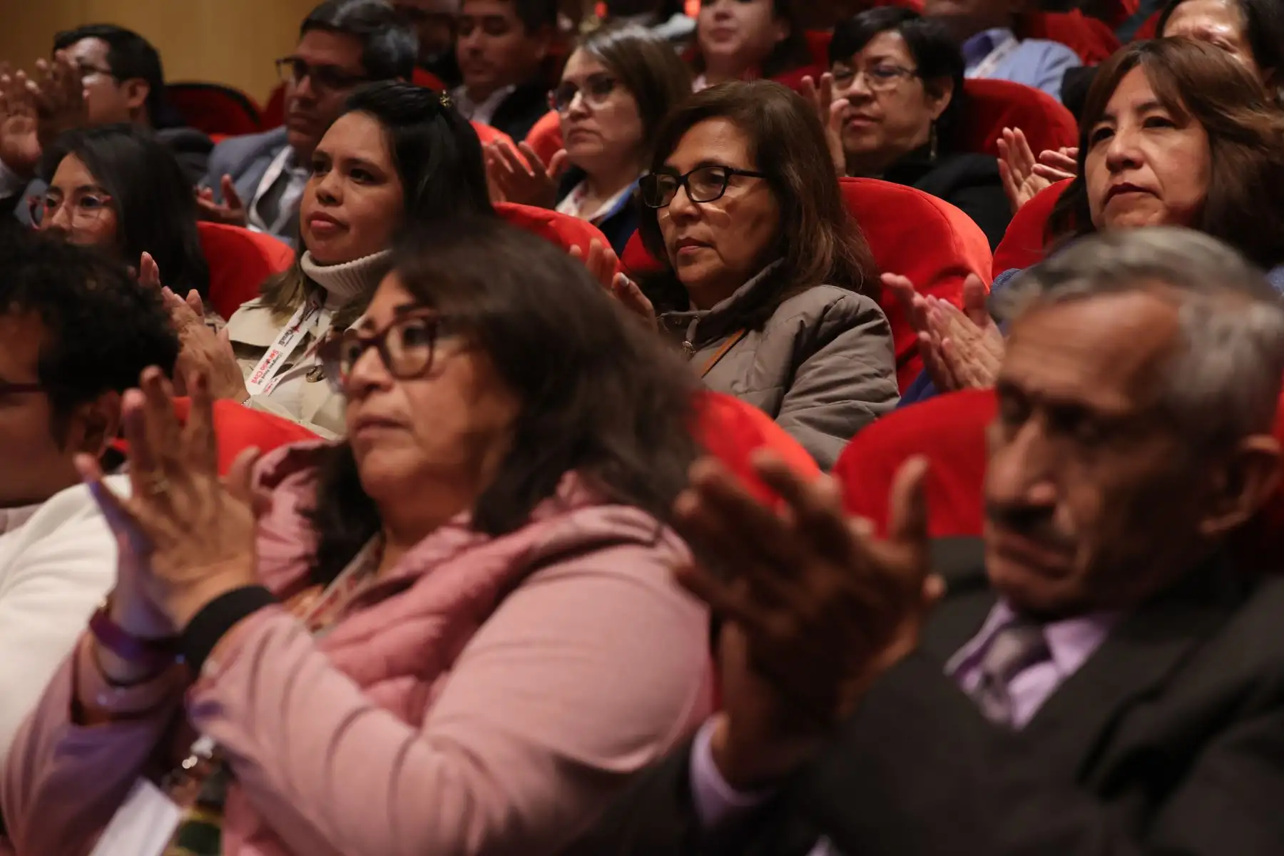 La periodista Susana Mendoza expuso su experiencia de informar sobre el valioso aporte del servidor público a través de sus entrevistas en la página "Con Vocación" que se publica semanalmente en el diario oficial El Peruano. Fue durante congreso organizado por Servir. Foto: ANDINA/Melina Mejía