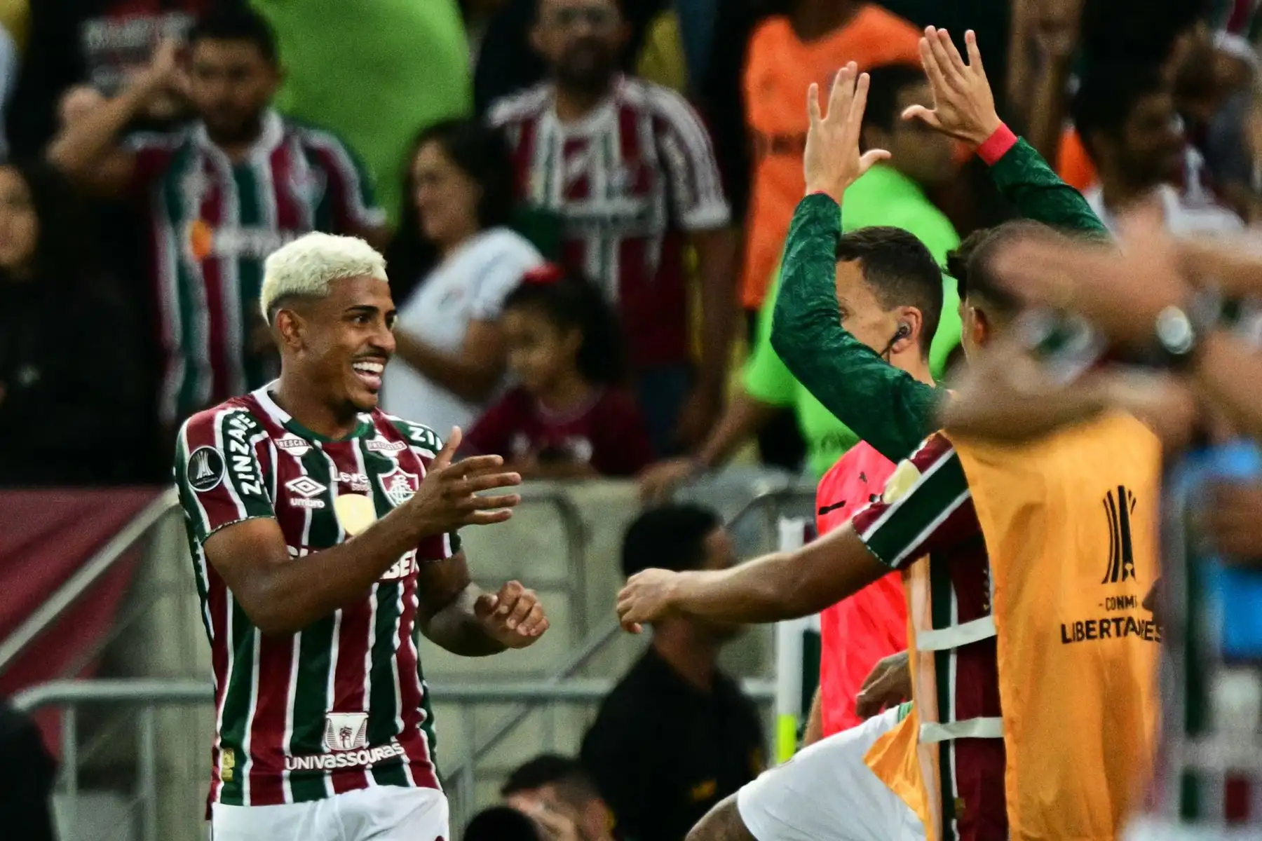 El delantero del Fluminense, John Kennedy, celebra después de anotar el tercer gol de su equipo durante el partido de vuelta de la fase de grupos de la Copa Libertadores entre el Fluminense de Brasil y Alianza Lima de Perú en el Estadio Maracaná de Río de Janeiro, Brasil.
Foto: AFP