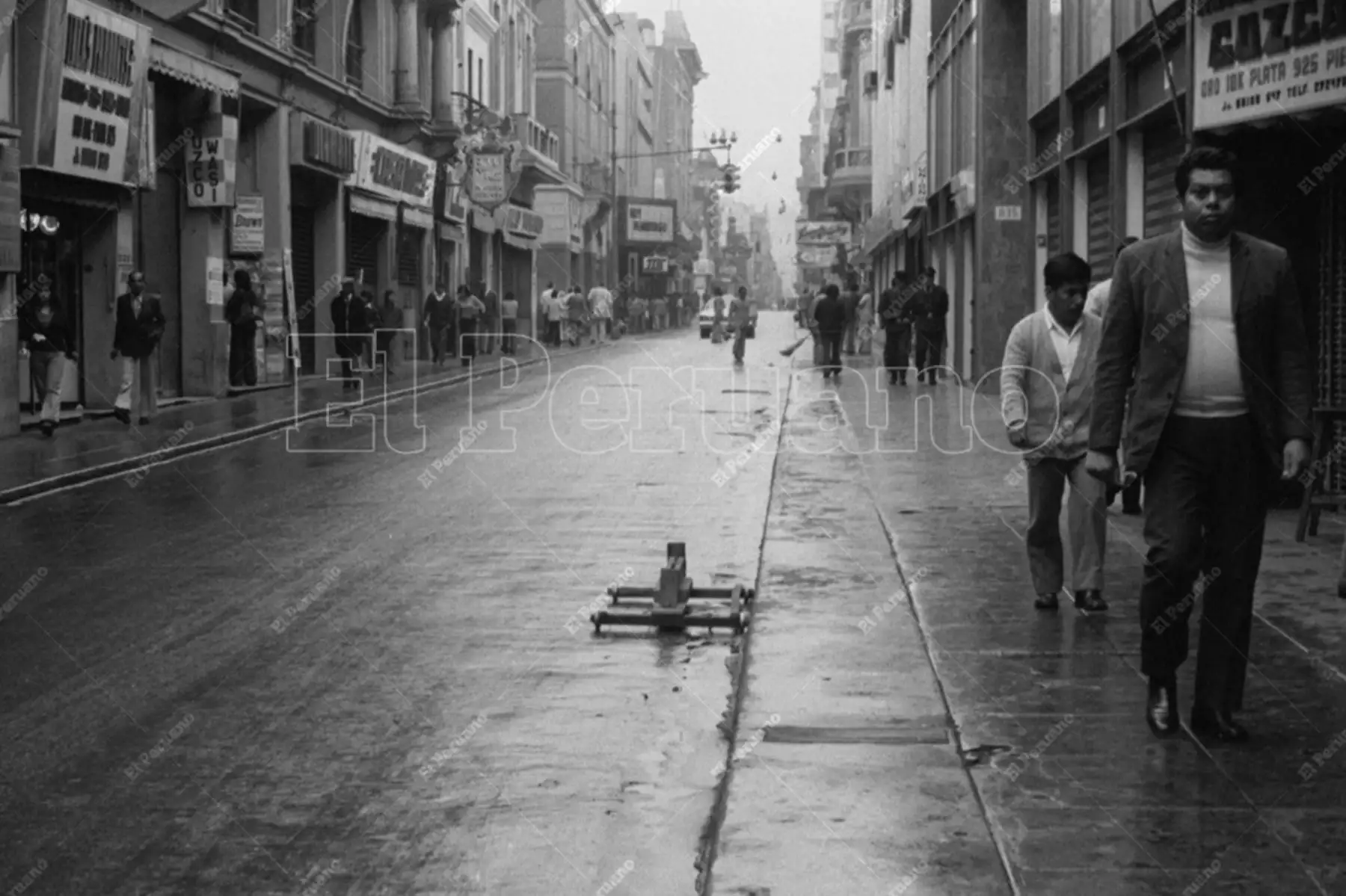 Lima - 10 julio 1977 / La sensación de frío se intensifica en la capital por lloviznas y altos niveles de humedad. Foto: Archivo Histórico de El Peruano / Máximo Miralles