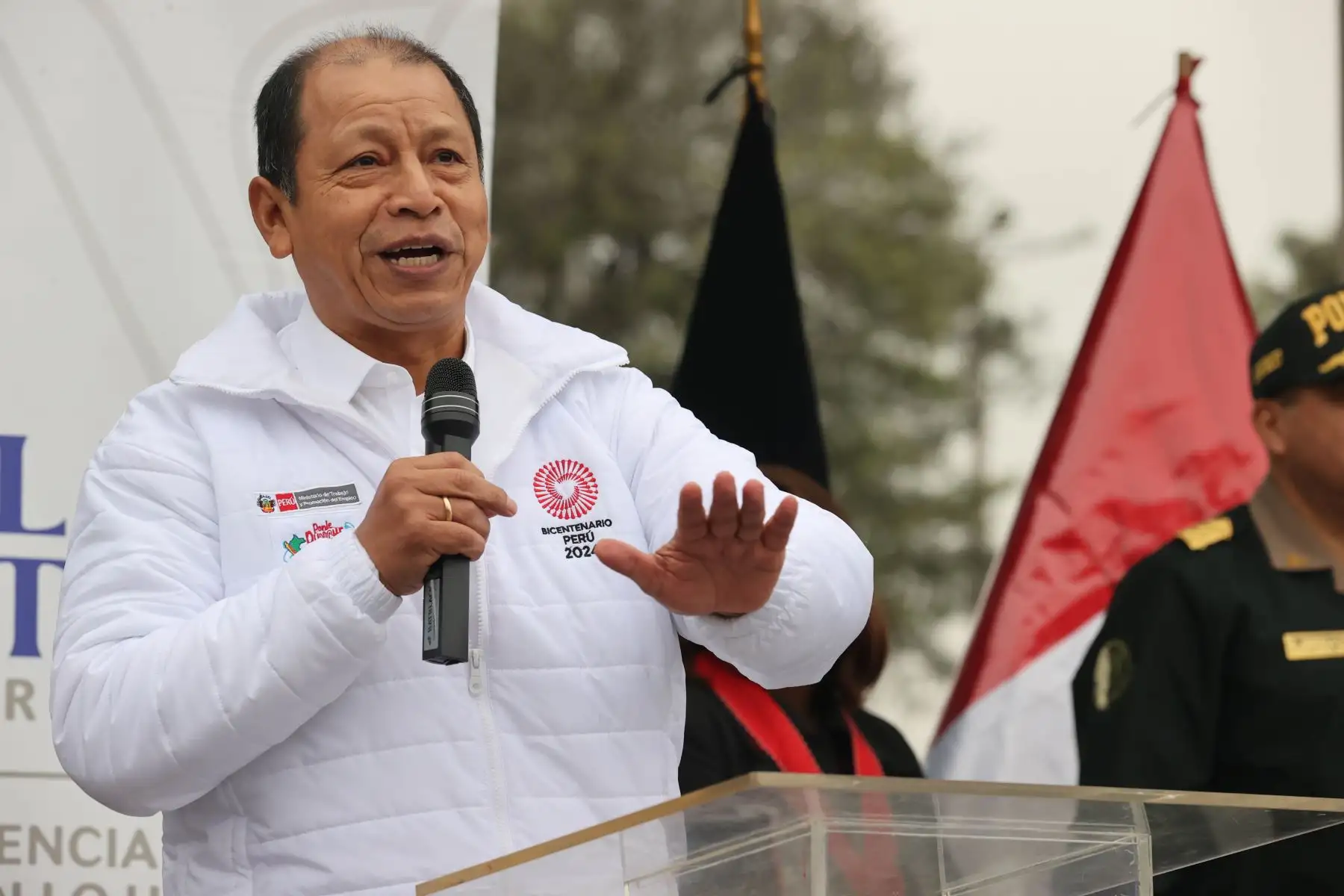 El ministro de Trabajo, Daniel Maurate, la presidenta de la Corte Superior de Justicia de Lima, María Vidal La Rosa y el alcalde de La Victoria, Rubén Cano, participaron en el lanzamiento de la campaña "Los quiero ver estudiando y no trabajando" que tiene como objetivo concientizar a la población sobre la prevención y erradicación del trabajo infantil.

Foto: ANDINA/Juan Carlos Guzmán Negrini