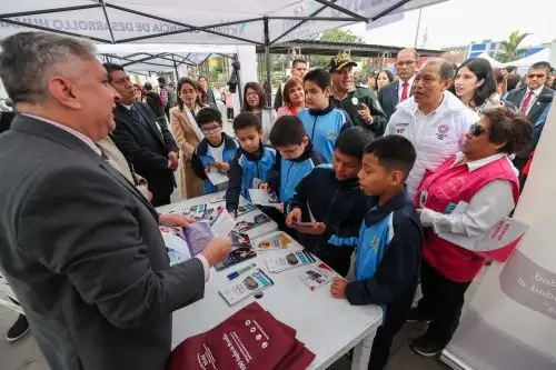 La campaña busca evitar que niños y adolescentes no estén en las calles o locales trabajando y realizando actividades económicas, sino que su lugar es la escuela. Foto: ANDINA/Juan Carlos Guzmán