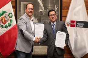 La suscripción del acuerdo contó con la presencia del ministro de Salud, César Vásquez; el alcalde distrital de Pimentel, Enrique Navarro; y el coordinador general del Pronis, José Valega.