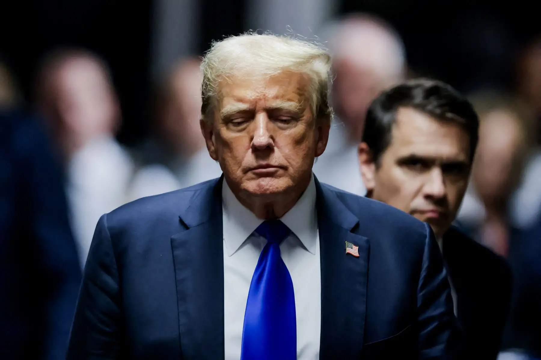 El ex presidente estadounidense y candidato presidencial republicano Donald Trump llega a hablar con la prensa después de ser condenado en su juicio penal en el Tribunal Penal de Manhattan en la ciudad de Nueva York, el 30 de mayo de 2024. Un panel de 12 neoyorquinos fue unánime en su determinación de que Donald Trump es culpable de los cargos, pero aún no se sabe cuál será el impacto en sus perspectivas electorales. El multimillonario republicano fue declarado culpable de los 34 cargos en Nueva York el 30