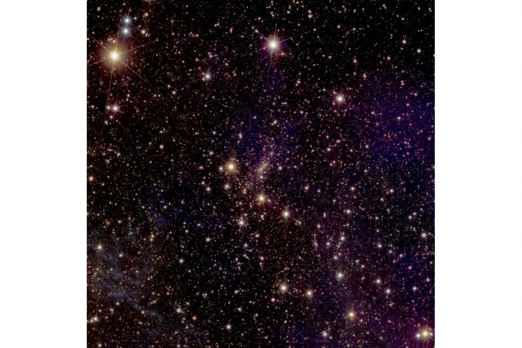 La imagen de Euclid del cúmulo de galaxias Abell 2390 revela más de 50 000 galaxias y muestra un bello despliegue de lentes gravitacionales, con arcos curvos gigantes en el cielo, algunos de los cuales son en realidad múltiples vistas del mismo objeto distante. Foto: ANDINA/Agencia Espacial Europea