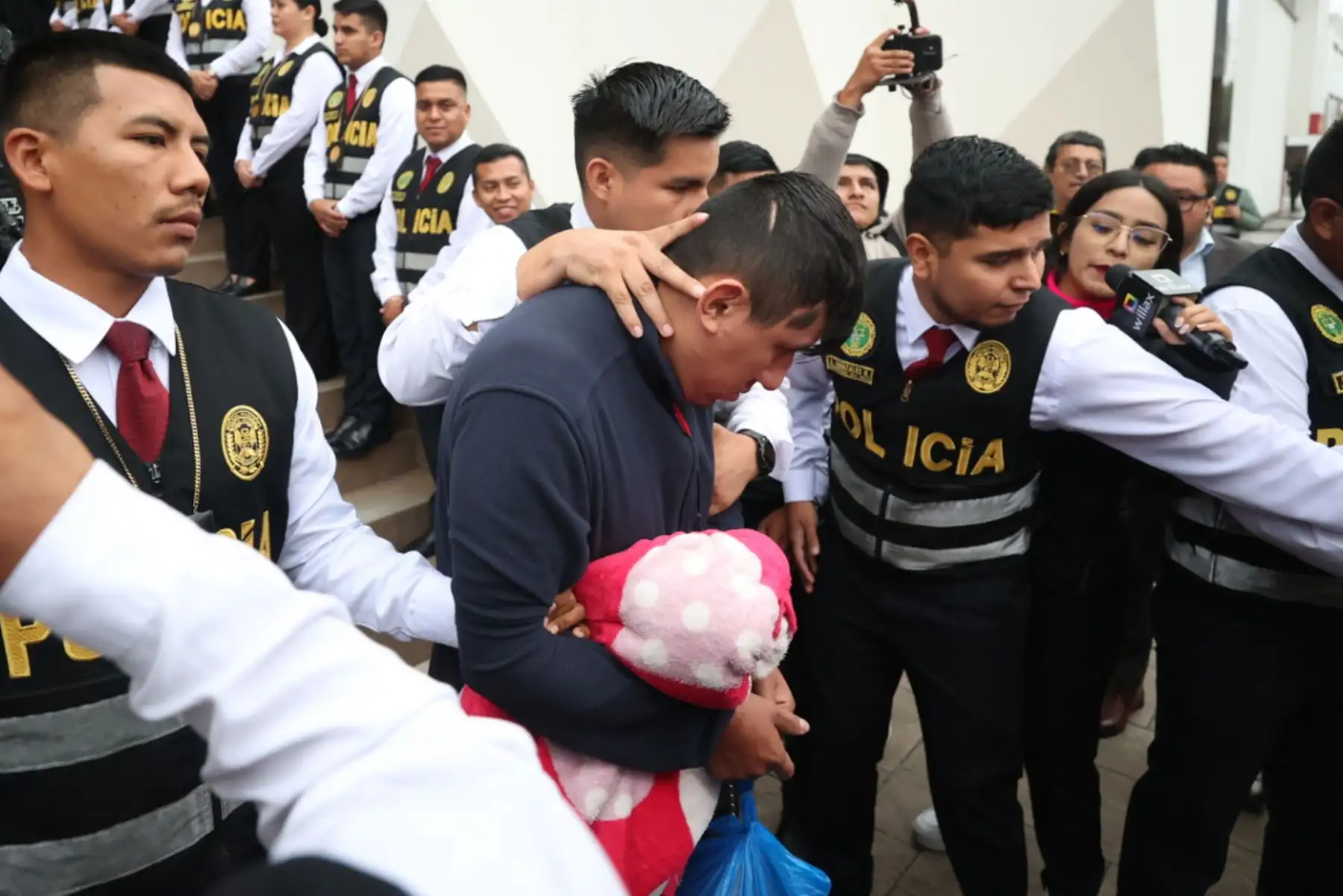 Los detenidos por el secuestro de la mujer de negocios fueron trasladados en horas de la mañana de hoy viernes a la sede de la Fiscalía de Lima Norte. Se trata de Luis Chaupis, alías 