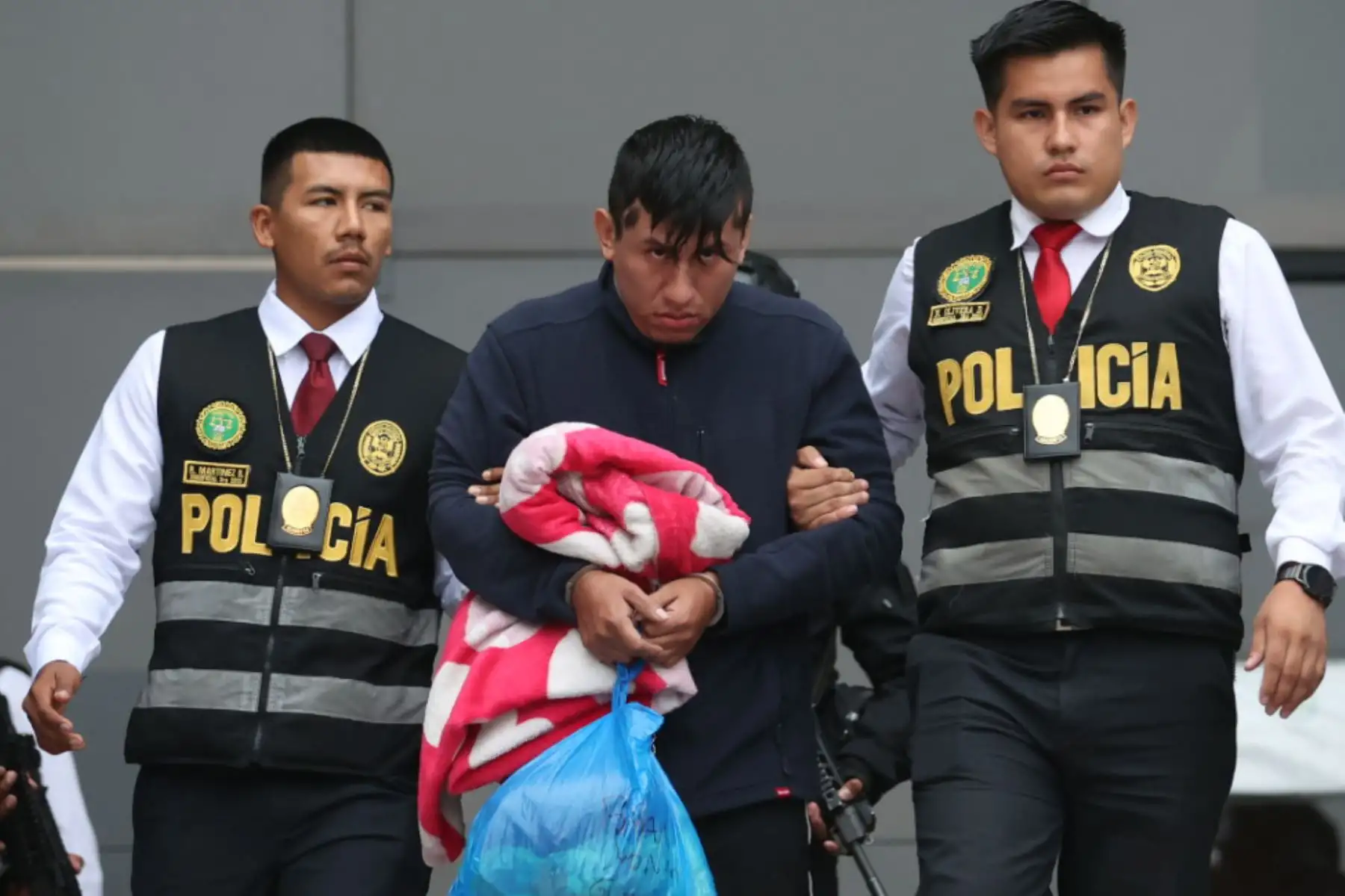 Los tres detenidos implicados en el secuestro de la empresaria Jackeline Salazar pasaron hoy a la Fiscalía. El ministro del Interior, Juan José Santiváñez, señaló que ahora le corresponde a esta entidad solicitar la prisión preventiva contra dichas personas a fin de sancionar penalmente el delito cometido. Foto: ANDINA/ Juan Carlos Guzmán