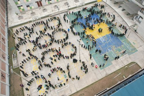 Imagen aérea de la participación de estudiantes del colegio Leoncio Prado, del Rímac, en el Simulacro Multipeligro 2024 desarrollado hoy, 31 de mayo. Foto: ANDINA/Daniel Bracamonte