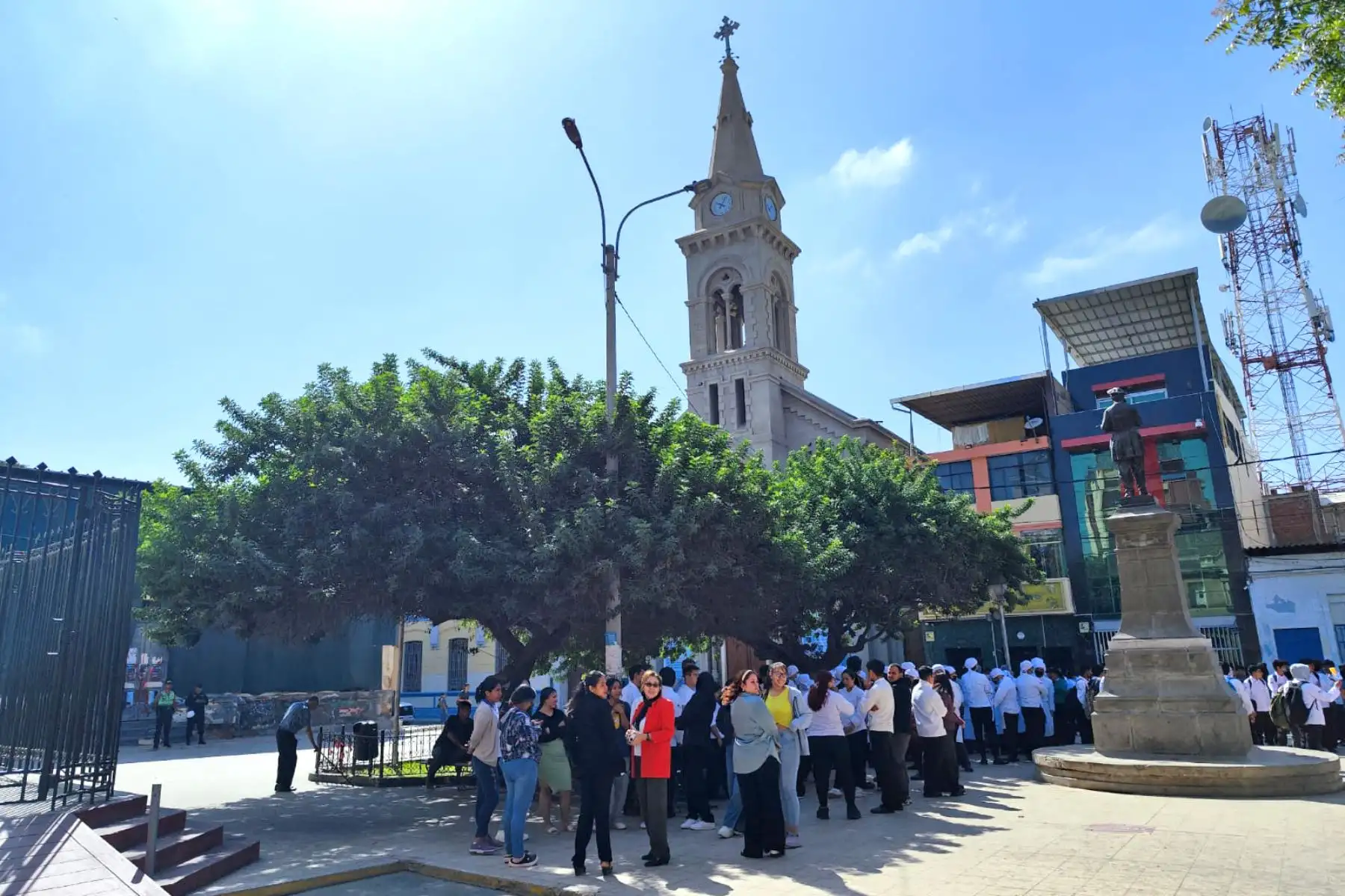 Con gran realismo se vivió el ejercicio en la ciudad de Piura. Pobladores, miembros del Ejército y de la Policía Nacional participaron activamente del simulacro que se realizó a las 10:00 horas. Foto: ANDINA/ Mario Moncada