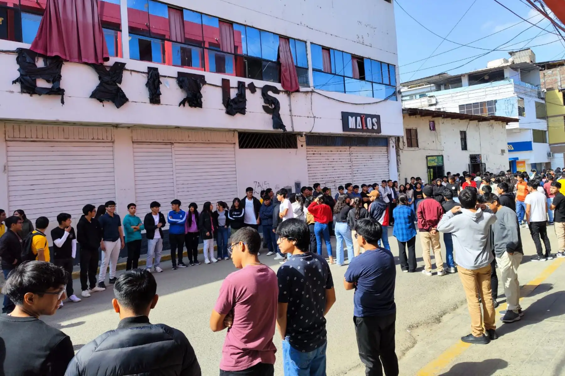 Con gran realismo se vivió el ejercicio en la ciudad de Piura. Pobladores, miembros del Ejército y de la Policía Nacional participaron activamente del simulacro que se realizó a las 10:00 horas. Foto: ANDINA/ Mario Moncada