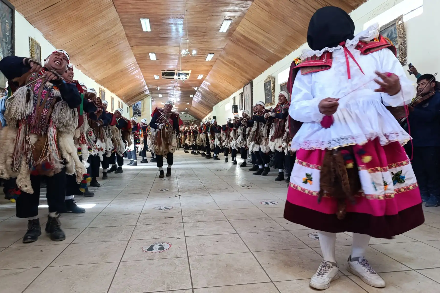 El “Inti Alabado” en la meseta del Tayankani, donde se dio el Q’enqo o Simp’a, en español trenzado, con el despliegue de las Ocho Naciones peregrinas representativas. ANDINA/Difusión