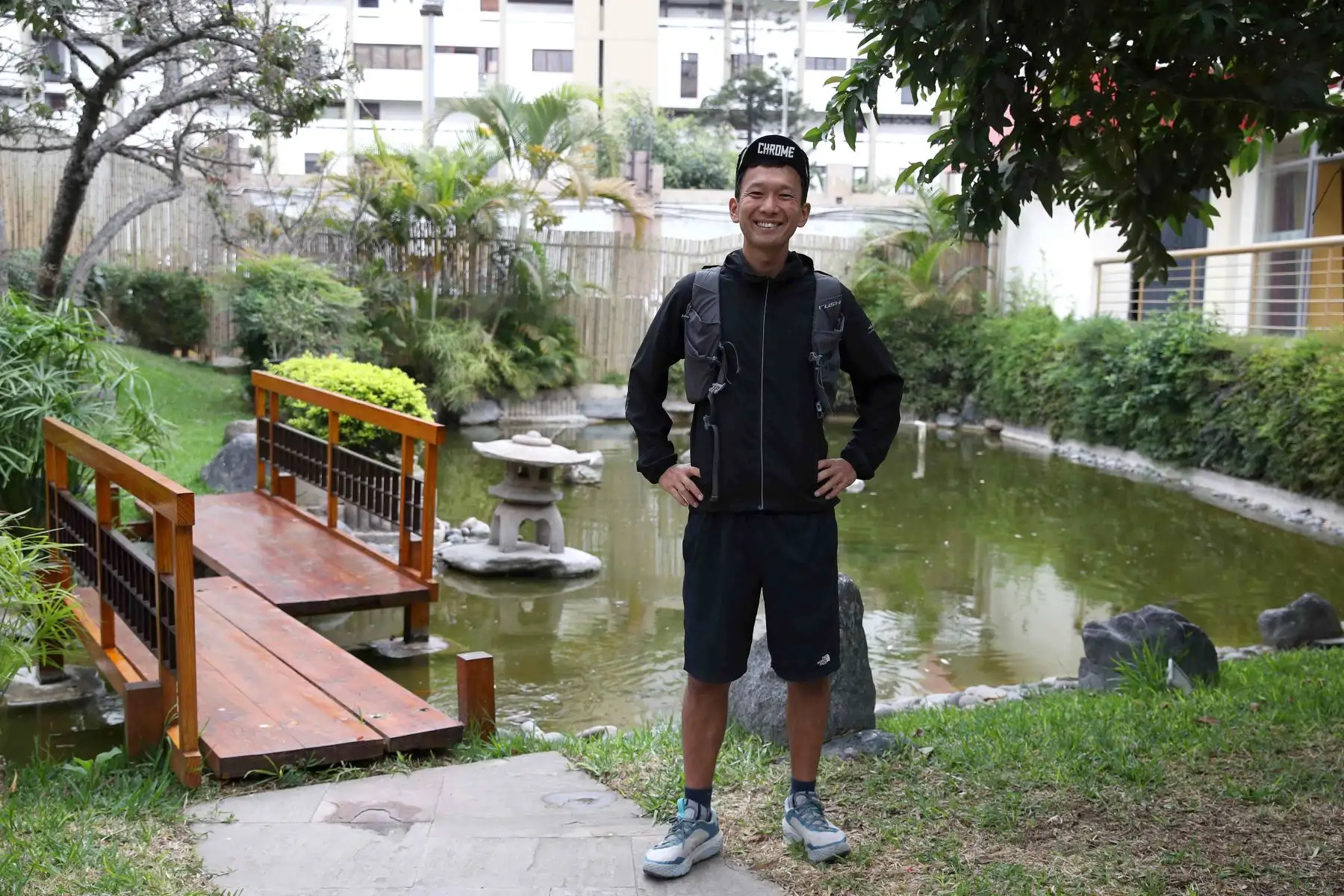 El corredor y artista japonés Naoki Shimizu siempre quiso ir a Perú para apreciar las míticas Líneas de Nazca y ahora acaba de concluir un recorrido de 4.000 kilómetros, de los cuales 1.000 han sido corriendo, formando una imagen aérea de una alpaca en honor a las famosas figuras del desierto. 
Foto: EFE