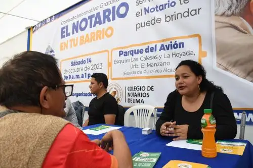 Especialistas brindan asesoría en diversos trámites en el marco de la campaña 