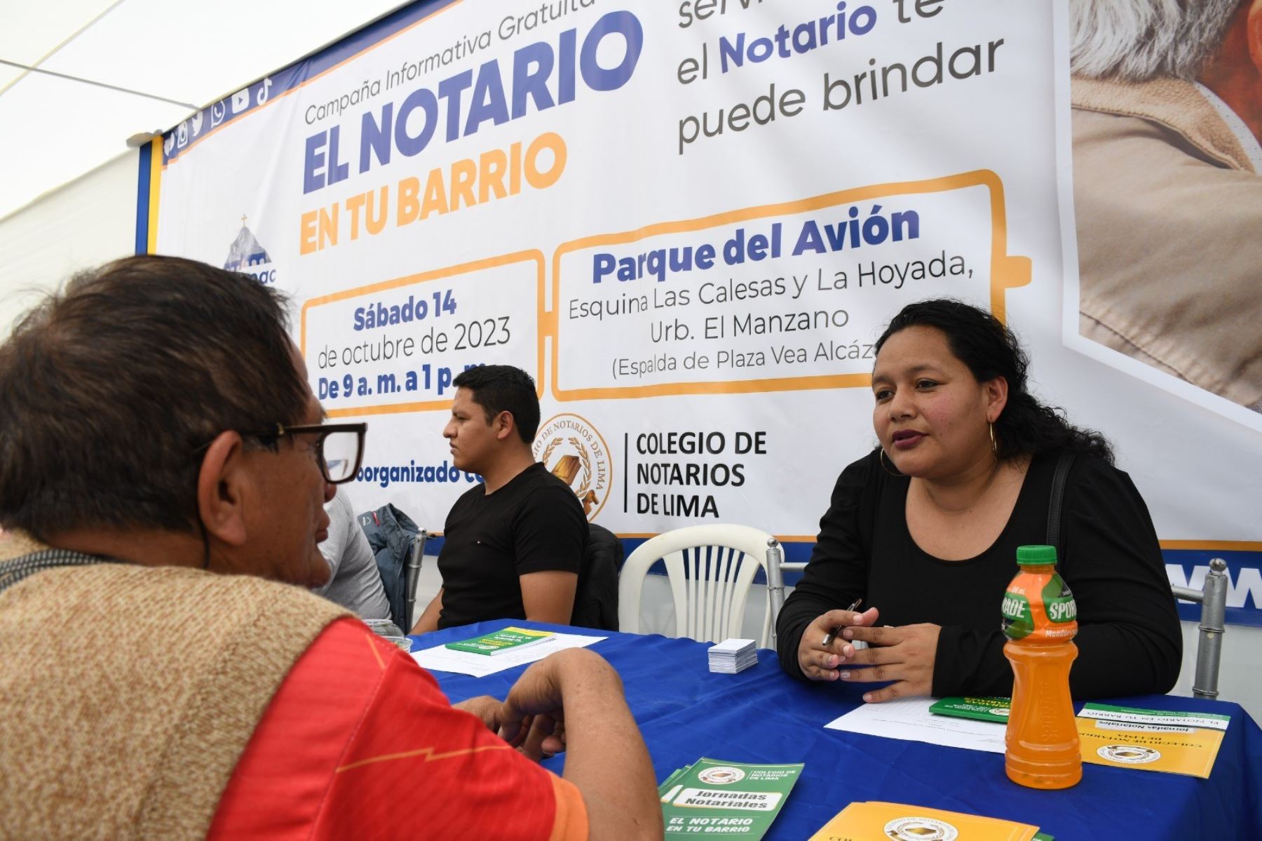 Especialistas brindan asesoría en diversos trámites en el marco de la campaña 