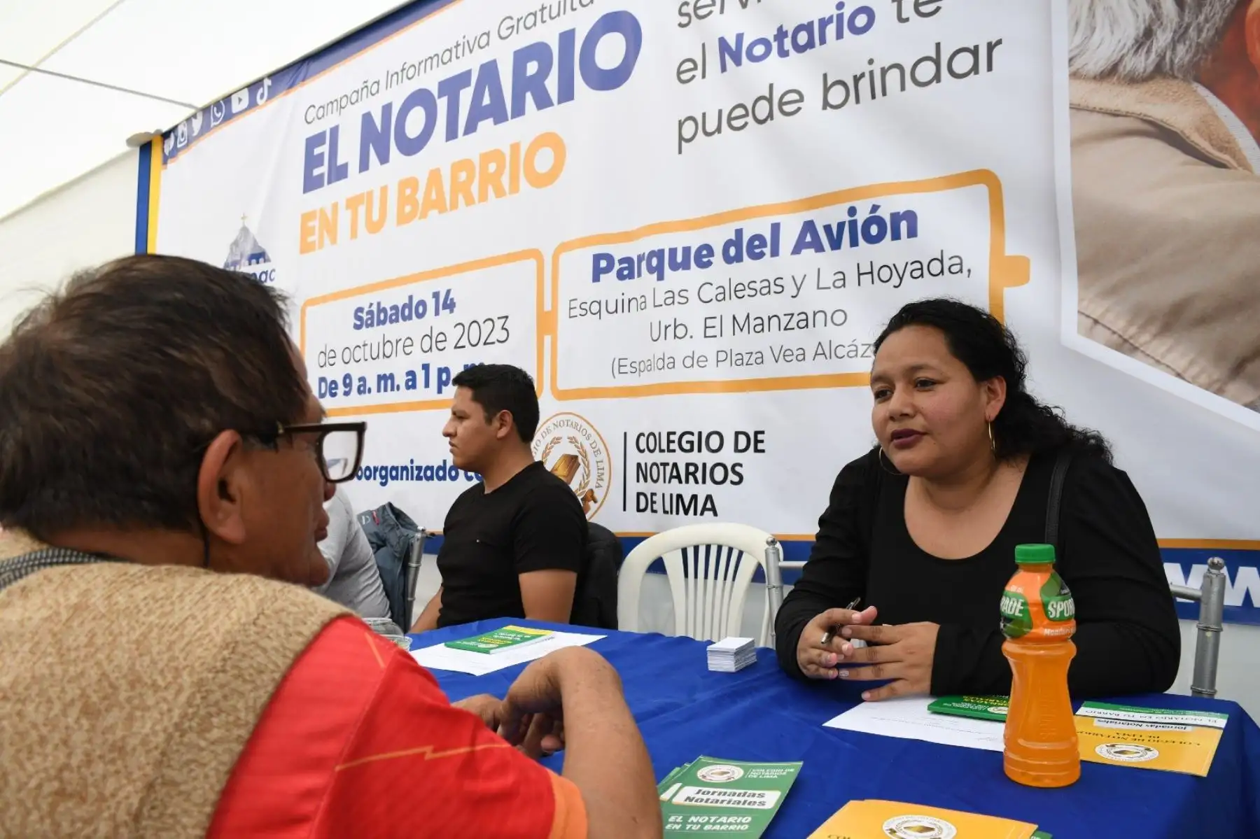 Especialistas brindan asesoría en diversos trámites en el marco de la campaña 