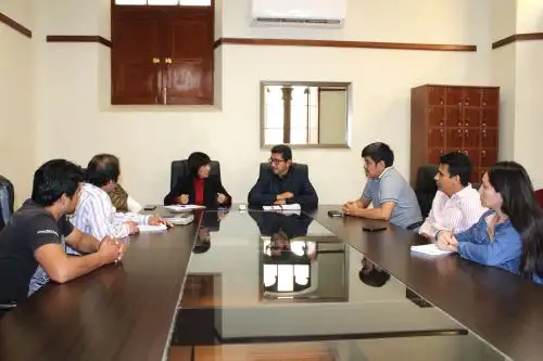La alcaldesa provincial de Chiclayo, Janet Cubas, se reunió con el presidente de los ganaderos, Nelson Villegas. Foto: ANDINA/Difusión