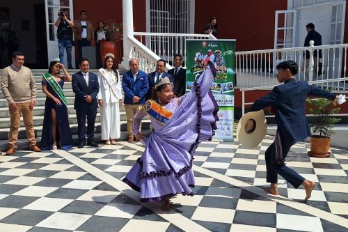 El alcalde de Paiján, Richard Zavaleta, presentó las actividades en la ciudad de Trujillo a ritmo de marinera norteña. Foto: ANDINA/Difusión