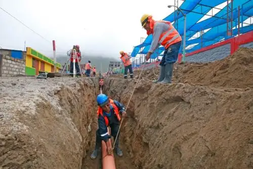 Más de 8,766 piuranas y piuranos de los distritos de Máncora y Castilla serán beneficiados con la ejecución de tres obras IOARR, que tienen como finalidad la construcción y renovación de tuberías y buzones para el sistema de alcantarillado con más de 30 años de antigüedad.