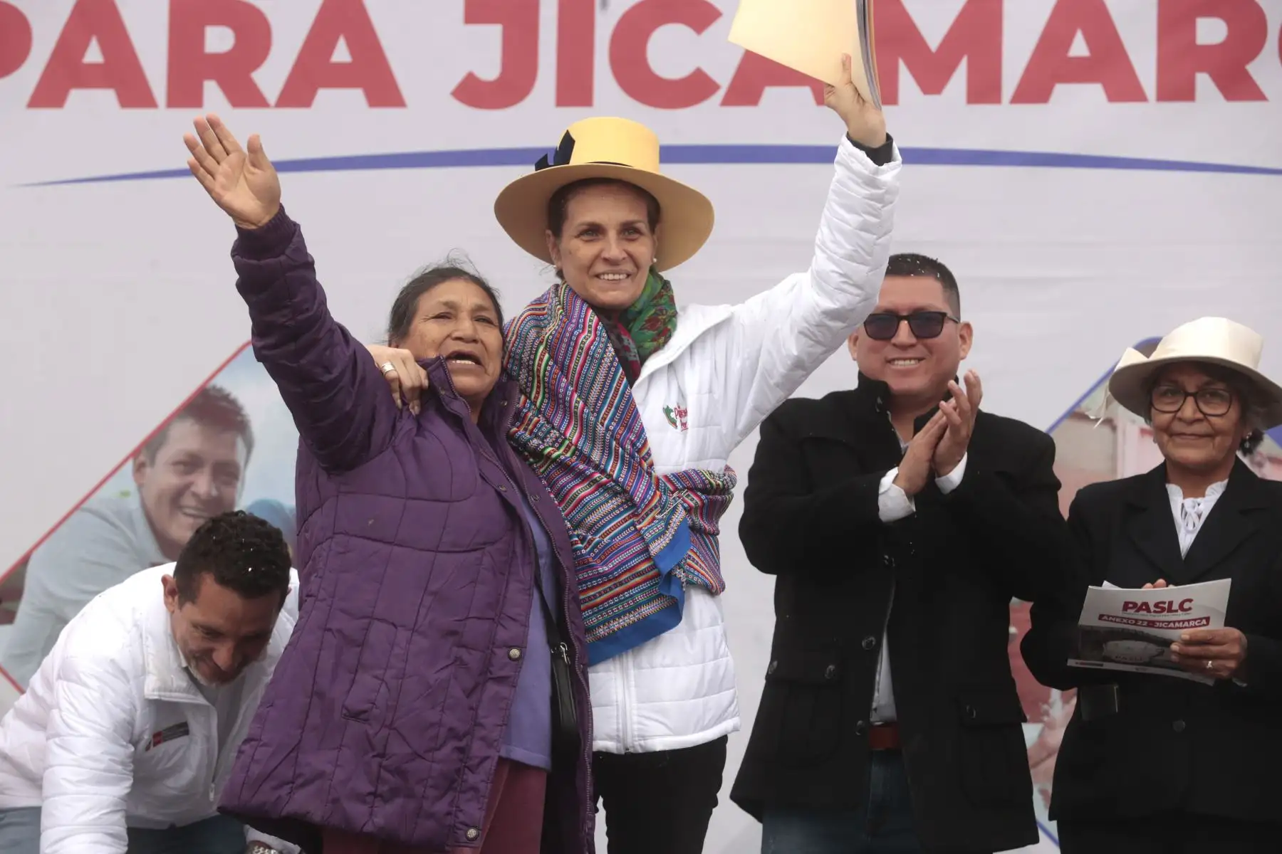 Hania Pérez de Cuéllar, ministra de Vivienda, Construcción y Saneamiento, inaugura las obras de agua potable y alcantarillado en la localidad de Jicamarca. Foto: ANDINA/ Vidal Tarqui