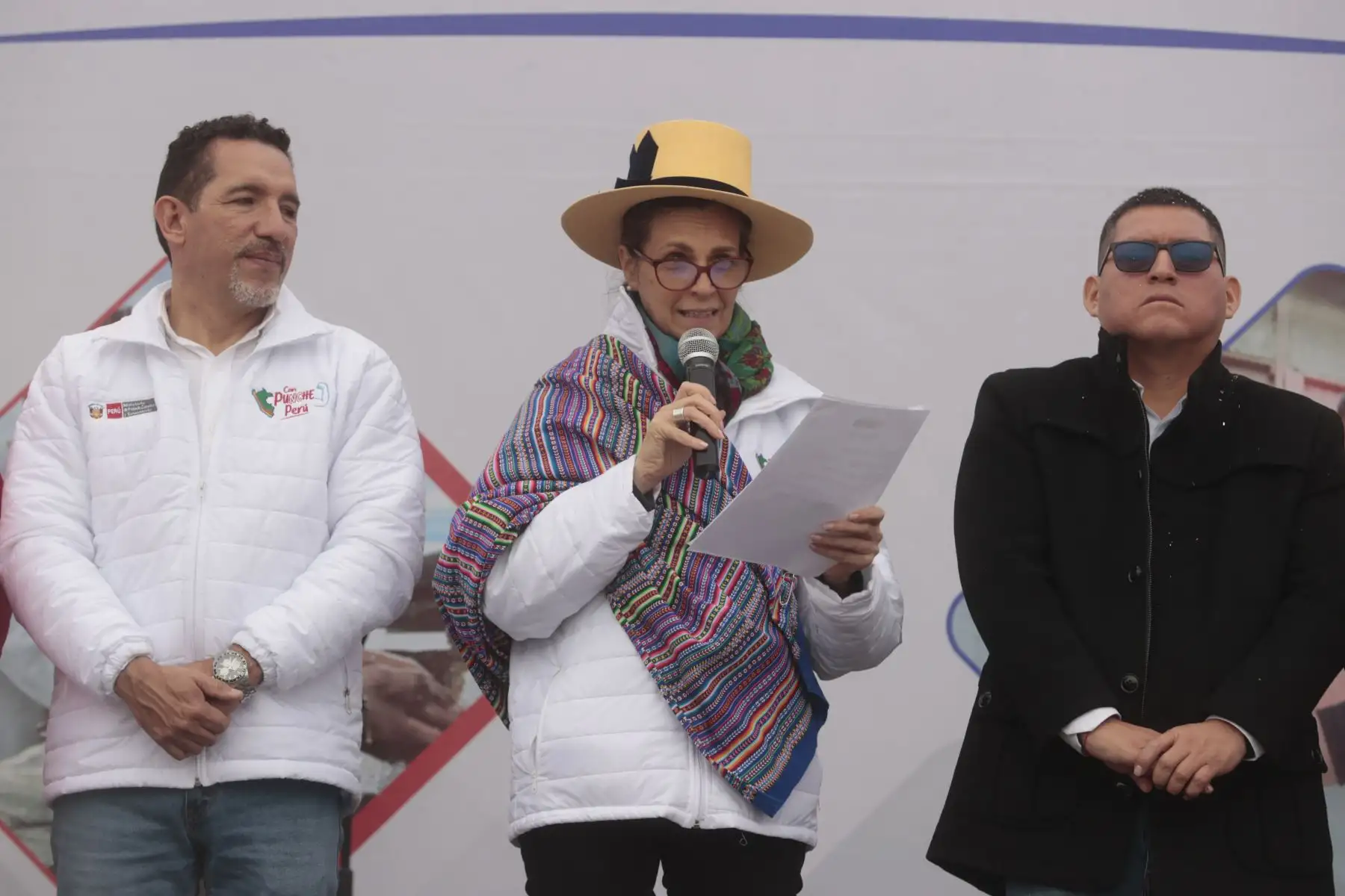 Hania Pérez de Cuéllar, ministra de Vivienda, Construcción y Saneamiento, inaugura las obras de agua potable y alcantarillado en la localidad de Jicamarca. Foto: ANDINA/ Vidal Tarqui