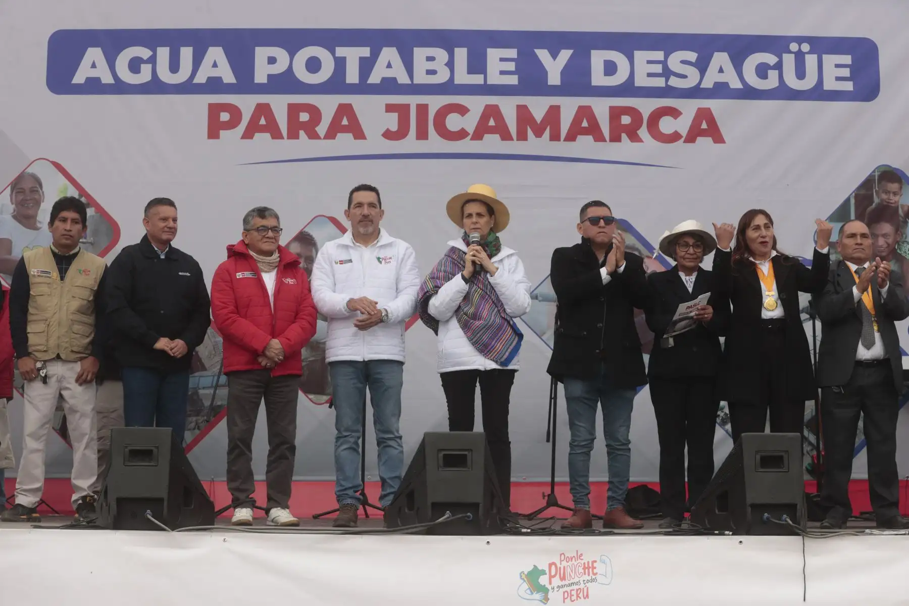 Hania Pérez de Cuéllar, ministra de Vivienda, Construcción y Saneamiento, inaugura las obras de agua potable y alcantarillado en la localidad de Jicamarca. Foto: ANDINA/ Vidal Tarqui