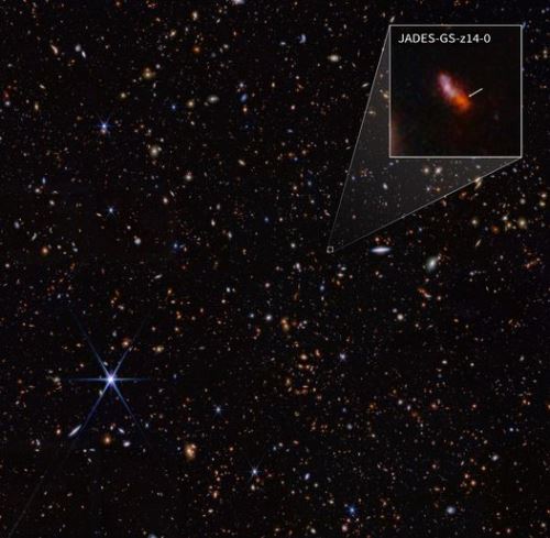 En octubre de 2023 y enero de 2024, un equipo internacional de astrónomos utilizó Webb para observar galaxias como parte del programa JWST Advanced Deep Extragalactic Survey (JADES). Utilizando el NIRSpec (espectrógrafo de infrarrojo cercano) de Webb, obtuvieron un espectro de una galaxia sin precedentes observada sólo doscientos noventa millones de años después del Big Bang. Foto: NASA