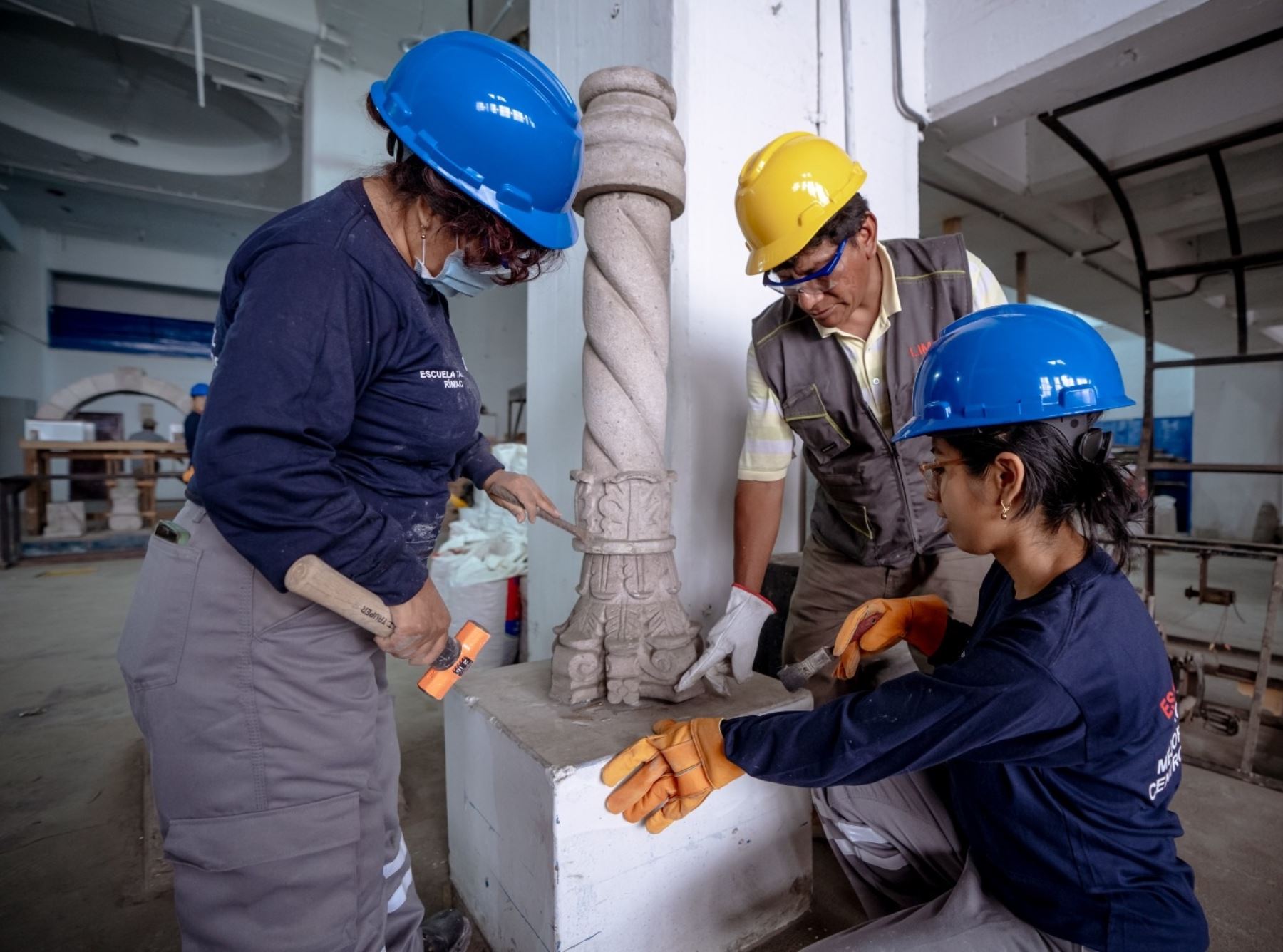 Ministerio de Cultura entregará el certificado de competencias laborales a más de 6,000 escultores, canteros, albañiles y otros artesanos dedicados a la conservación del patrimonio cultural de Perú. ANDINA/Difusión