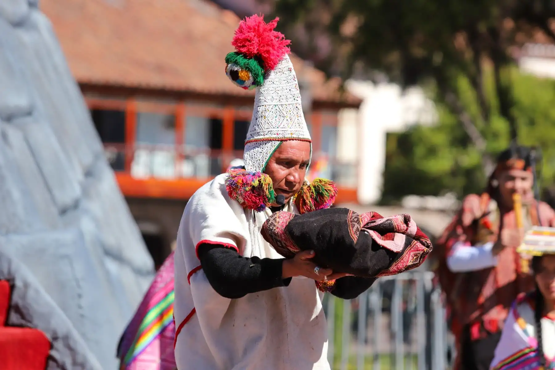 El encuentro espiritual se desarrolló el fin de semana, altomisayoc y pacos arribaron al pie del ushnu o centro ceremonial, para reunir productos agrícolas de la amazonía y provincias altas de la región, entre ellas mazorcas de maíz, hojas de coca y la infaltable chicha de jora. Foto: ANDINA/Percy Hurtado Santillán