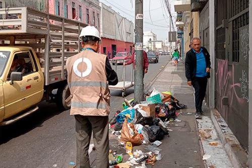 Ante las denuncias de acumulación de residuos sólidos en las calles del Cercado de Lima, el OEFA hizo un recorrido por las principales vías de la ciudad. Foto: ANDINA/OEFA