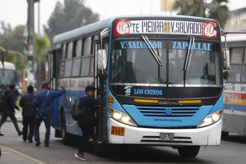 Gracias al Beneficio Extraordinario de Regularización de Sanciones, sanciones impuestas por el SAT entre 2001 y 2019 tendrán descuento de 95%. Medida favorece a operadores que buscan renovar su flota. Foto: ANDINA/Daniel Bracamonte