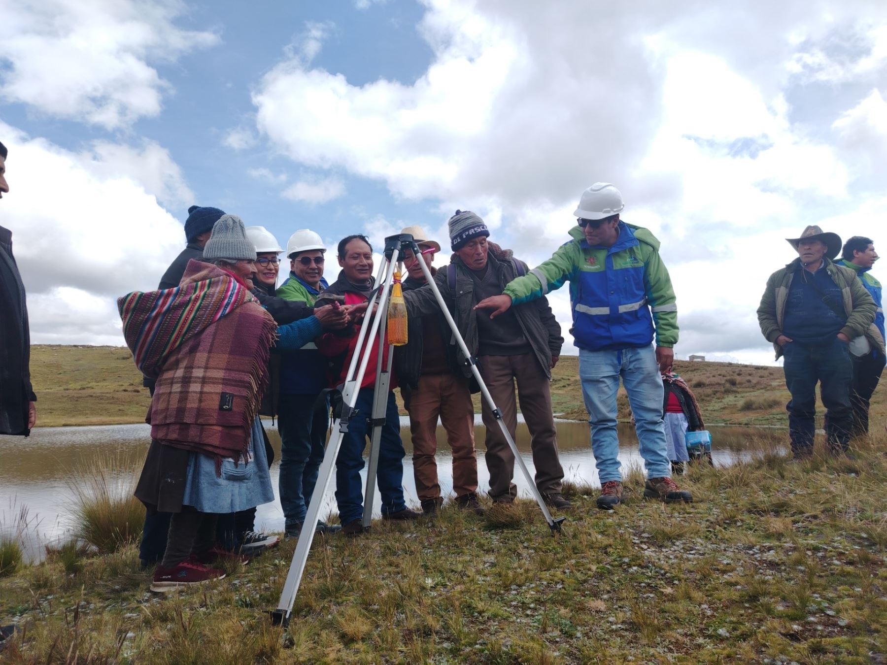 Más de 2,000 pobladores de tres distritos de la provincia de Daniel Alcides Carrión, región Pasco, se beneficiarán con la construcción de 14 cochas, destacó el Fondo Sierra Azul del Midagri. Foto: ANDINA/difusión.