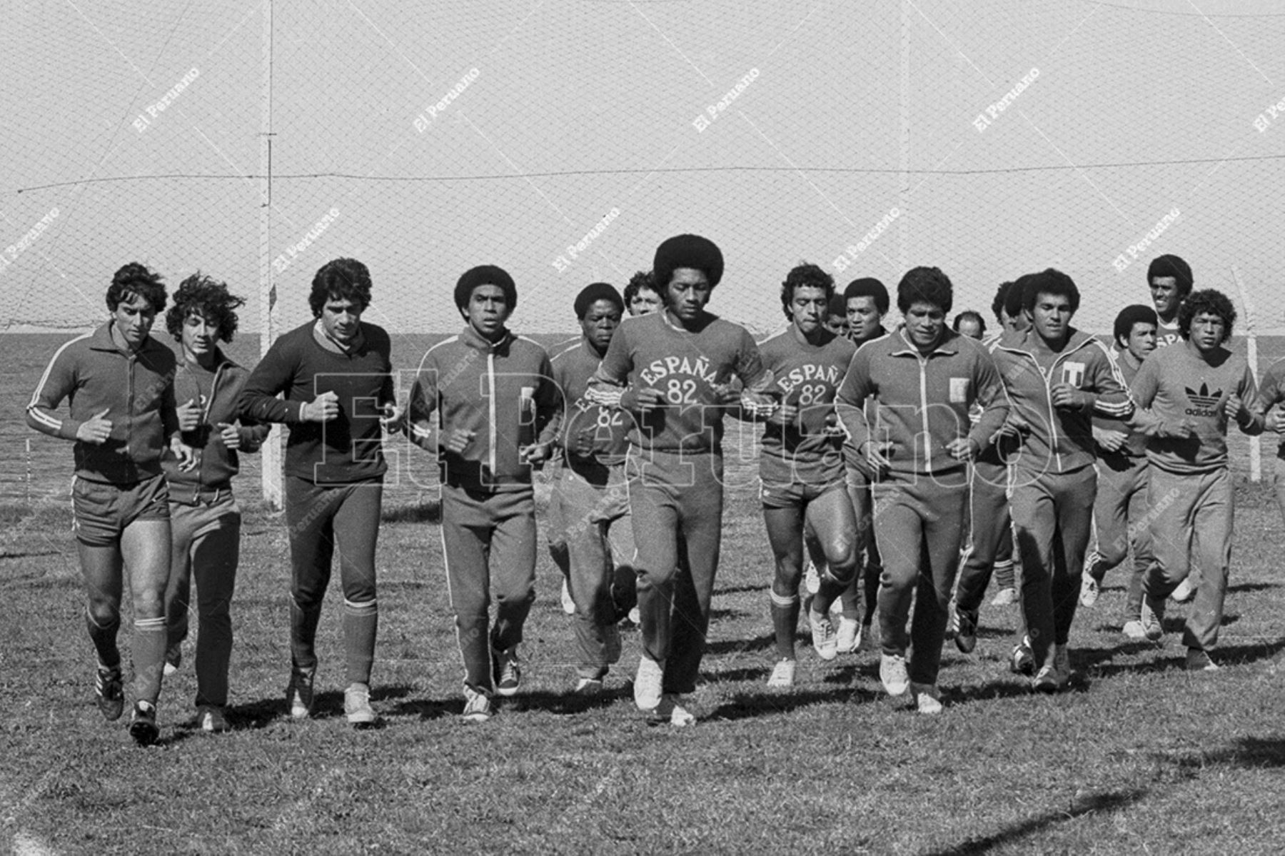 Montevideo, Uruguay - 20 agosto 1981 / El "Patrón" José Velásquez en los entrenamientos de la selección peruana de fútbol que se prepara para el encuentro con Uruguay por las eliminatorias a España 82. Foto: Archivo Histórico de El Peruano / Rómulo Luján