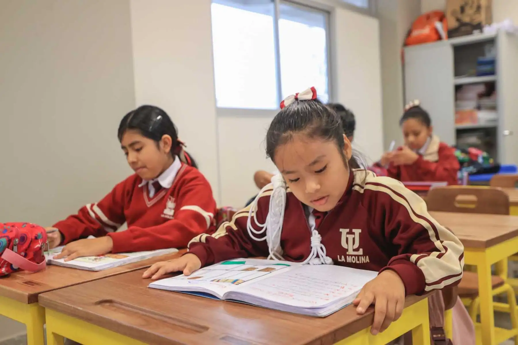 Más de 1700 alumnos recibirán una innovadora formación en la quinta Escuela Bicentenario. La presidenta Dina Boluarte entregó la nueva infraestructura de la I.E. Unión Latinoamericana, donde las modernas instalaciones y equipamiento permiten que los estudiantes de secundaria opten por talleres especializados en carpintería, estética personal, industrias alimentarias y panadería, industria gráfica, entre otros Foto: ANDINA/Prensa Presidencia