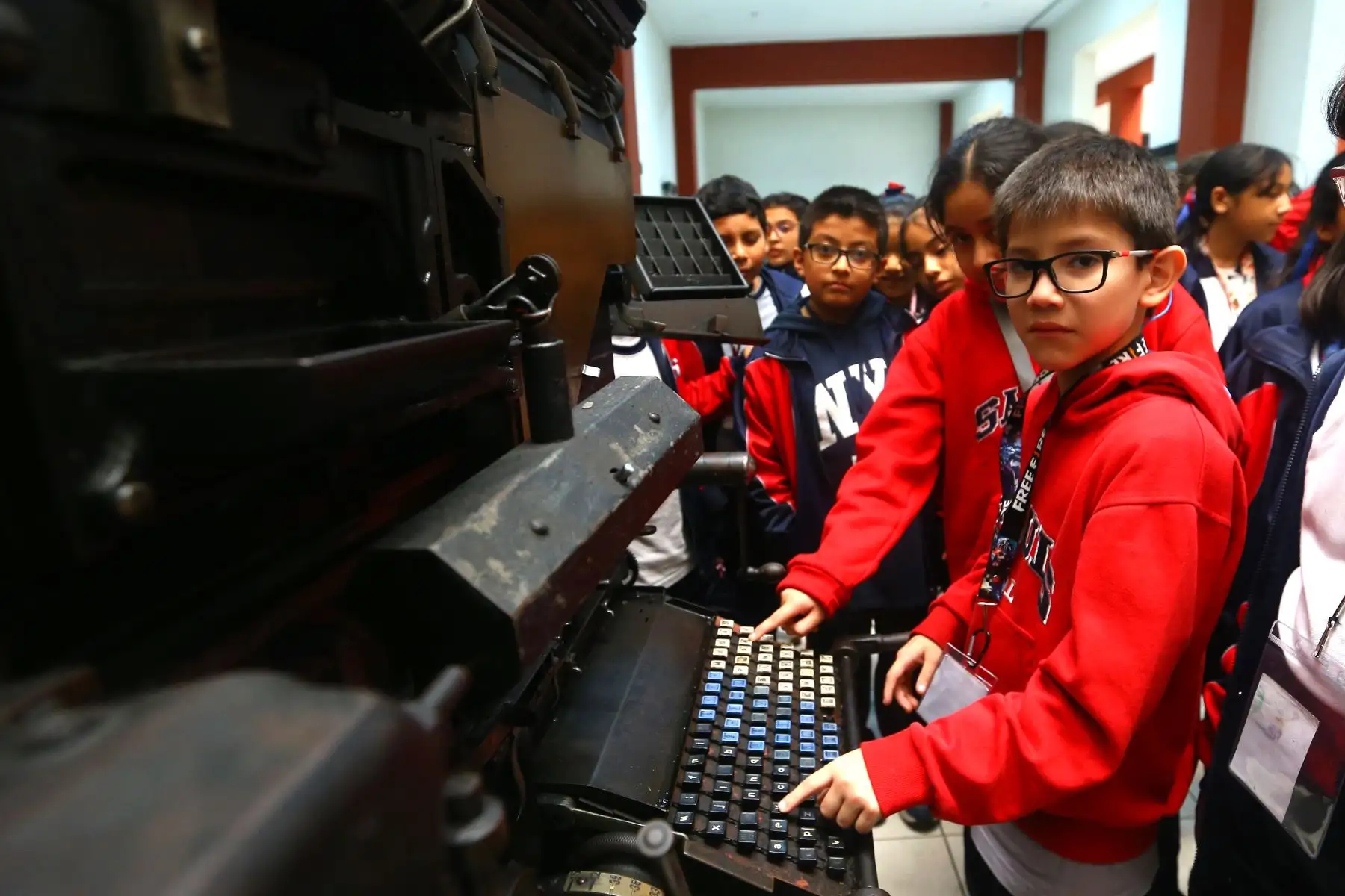 Estudiantes del Grupo Educativo San Luis Gonzaga de San Martín de Porres visitaron la Agencia Andina y el Diario El Peruano.
Foto: ANDINA/Eddy Ramos