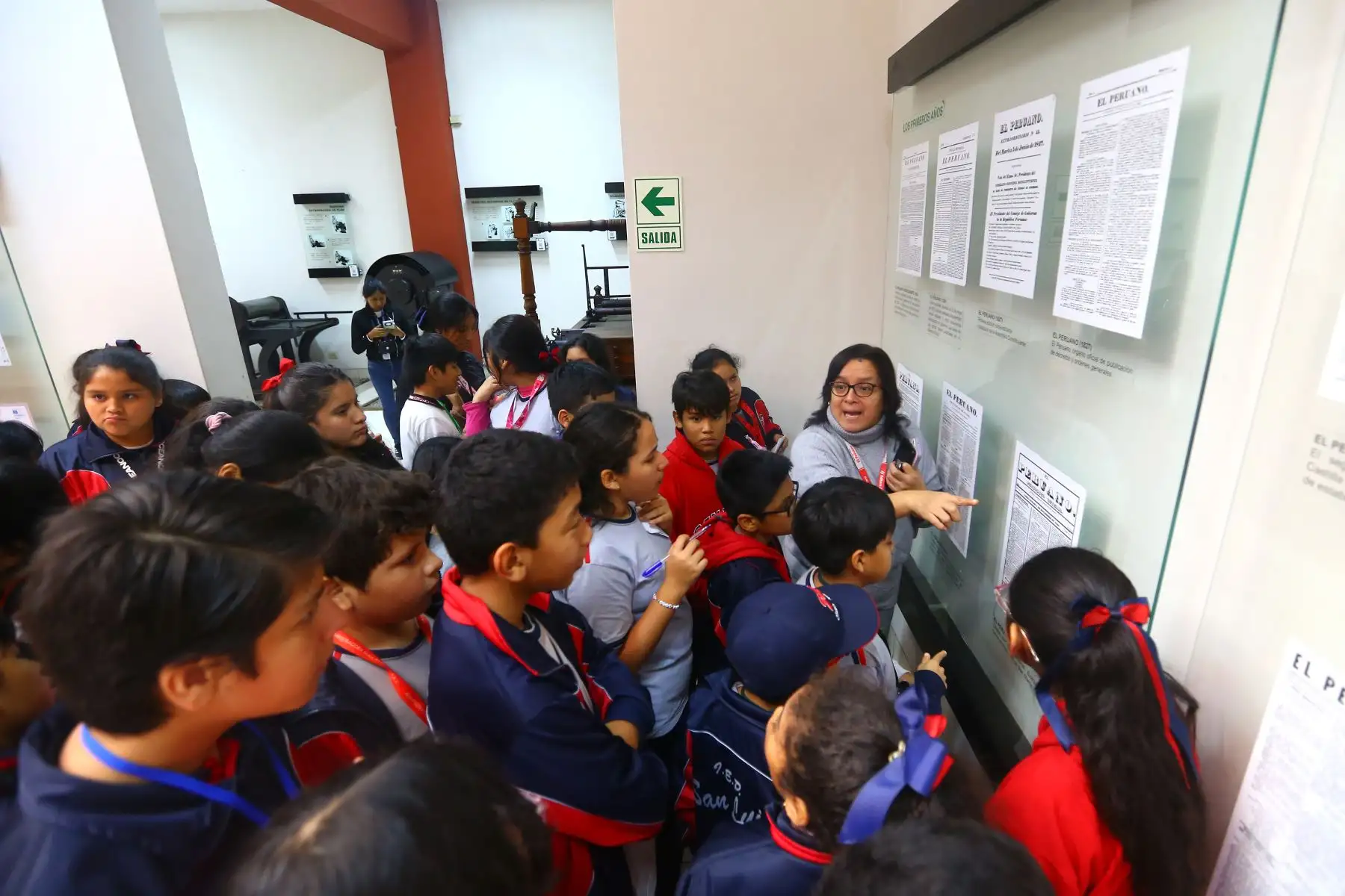 Estudiantes del Grupo Educativo San Luis Gonzaga de San Martín de Porres visitaron la Agencia Andina y el Diario El Peruano.
Foto: ANDINA/Eddy Ramos