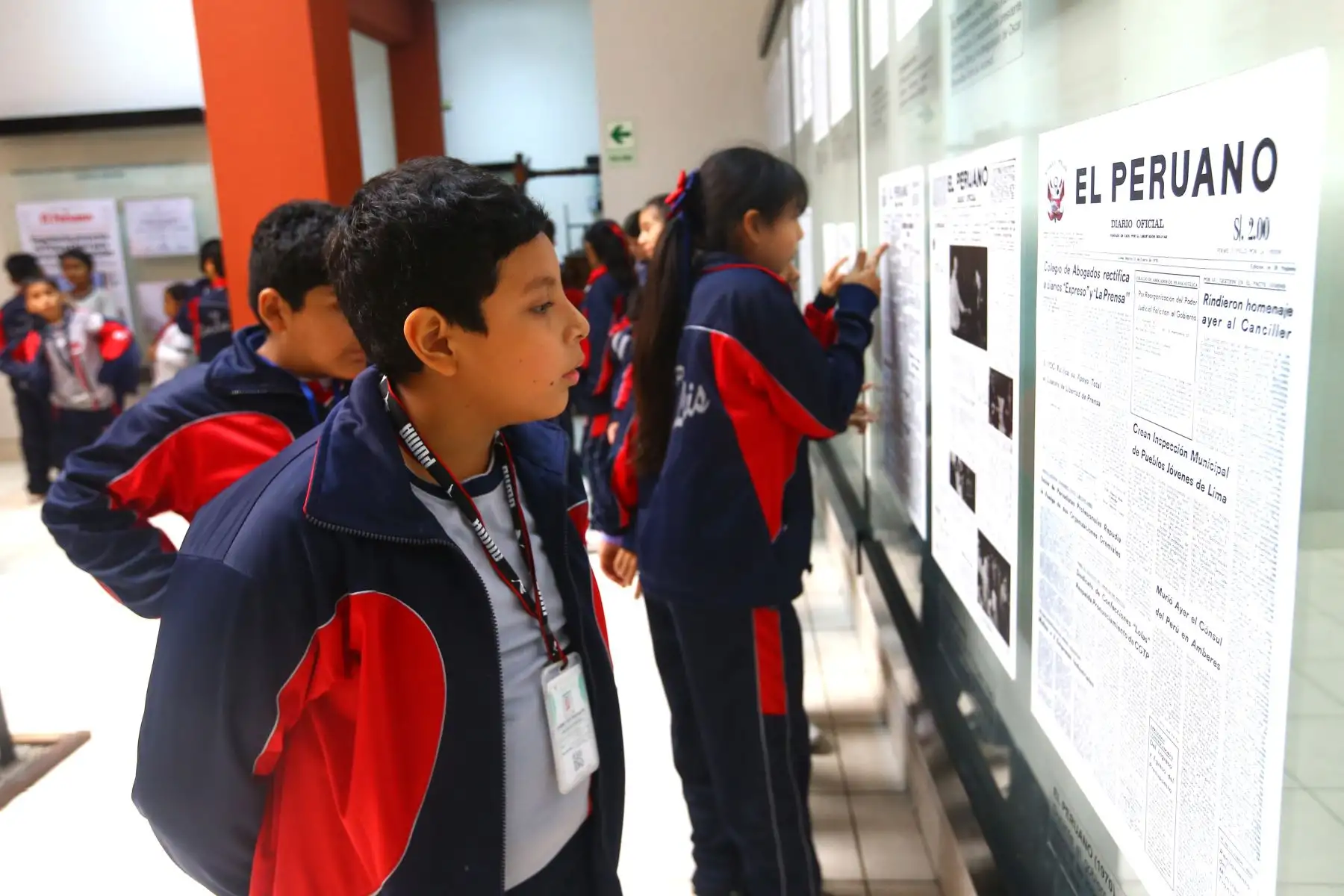 Estudiantes del Grupo Educativo San Luis Gonzaga de San Martín de Porres visitaron la Agencia Andina y el Diario El Peruano.
Foto: ANDINA/Eddy Ramos