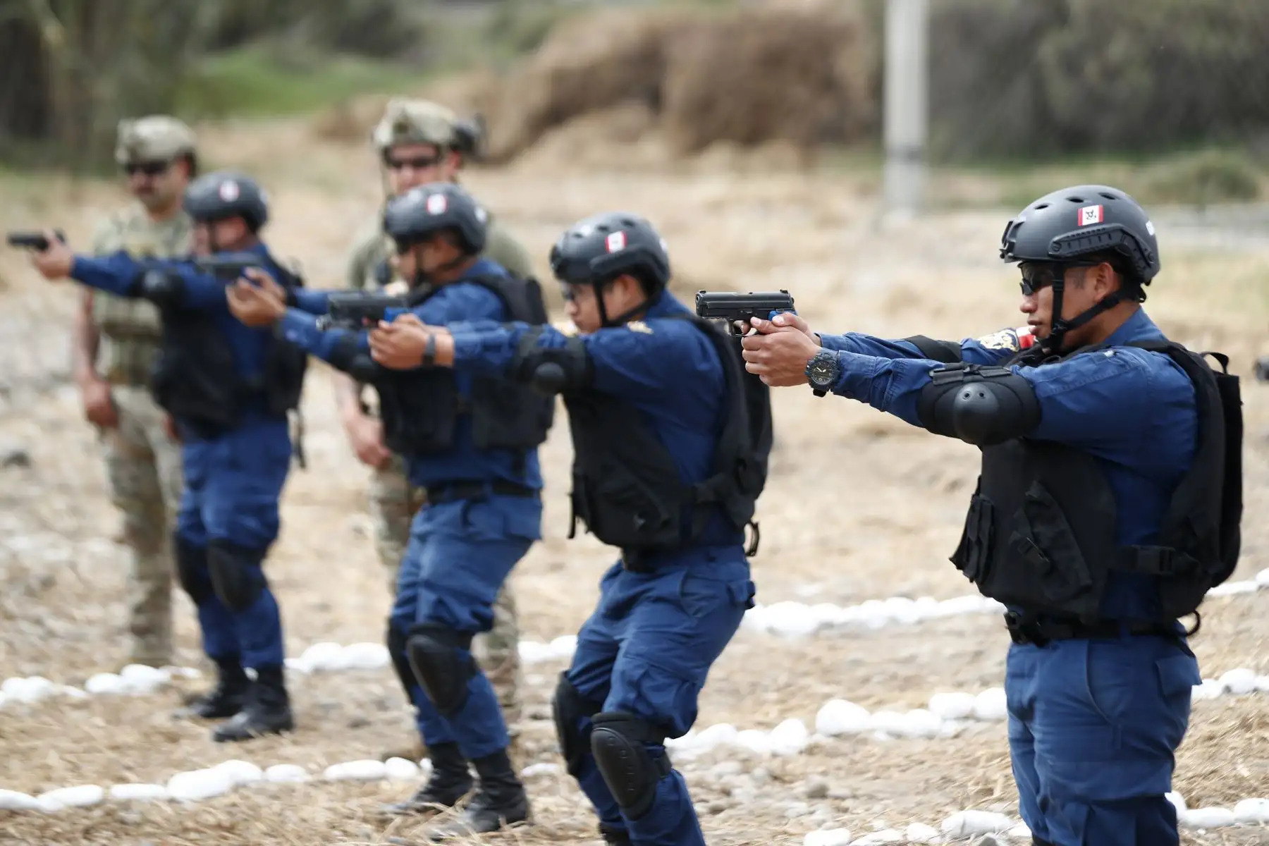 Personal de la Marina de Guerra del Perú realiza entrenamientos en la Base Naval del Callao con el equipo logístico usado en las intervenciones marítimas de Operaciones Guardacostas, bajo la supervisión de marines de los Estados Unidos de América. Foto: ANDINA/Daniel Bracamonte