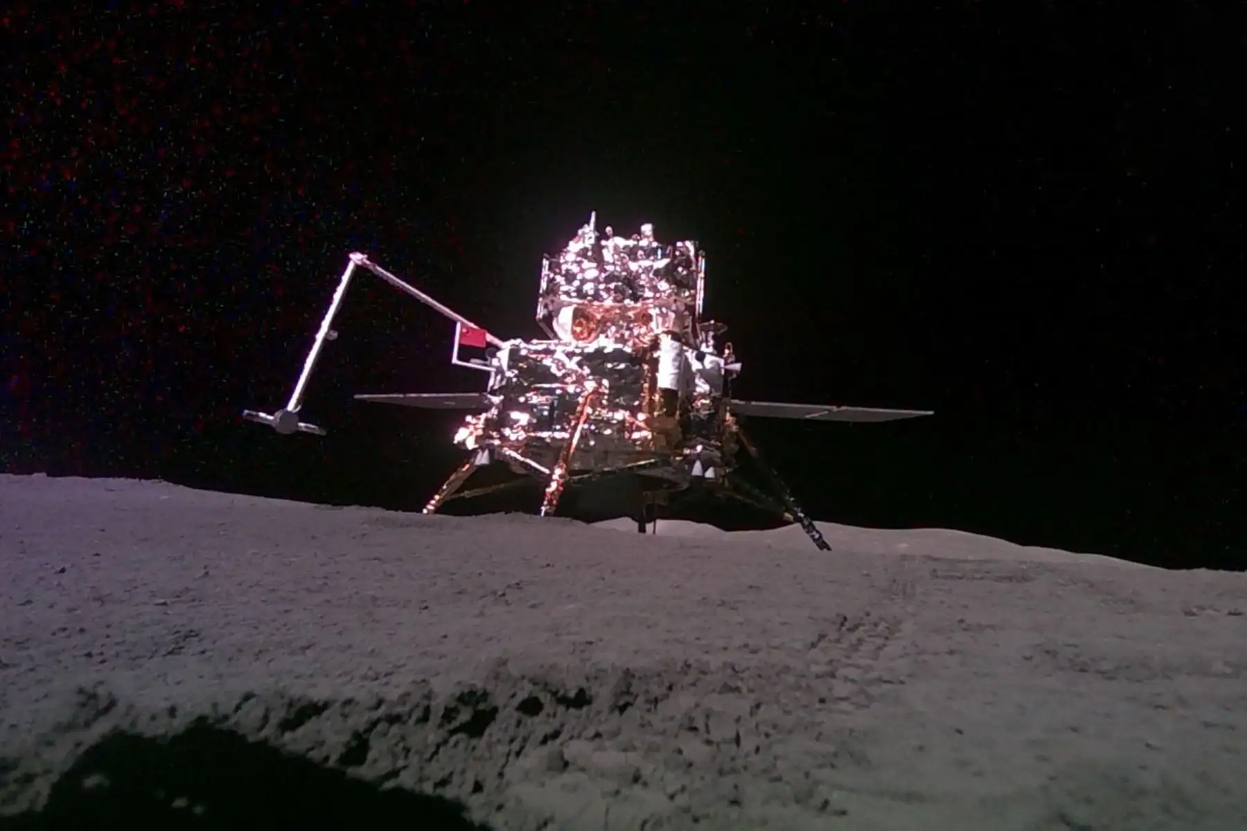 Esta fotografía muestra al módulo de aterrizaje capturada por la sonda lunar Chang