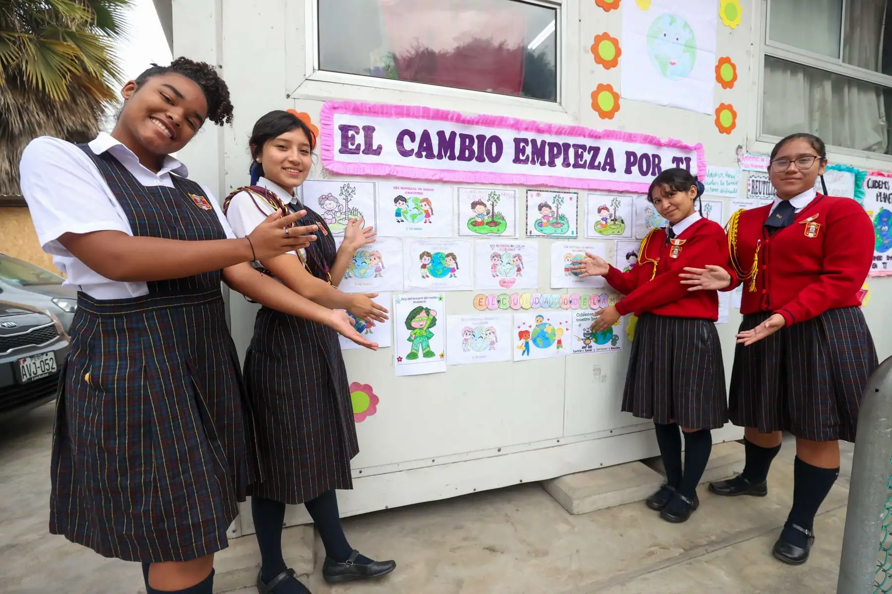 Ministro Juan Carlos Castro visitó el colegio I.E. Brígida Silva de Ochoa de Chorrillos en el marco del Día Mundial del Medioambiente 2024.

Foto: ANDINA/Juan Carlos Guzmán Negrini